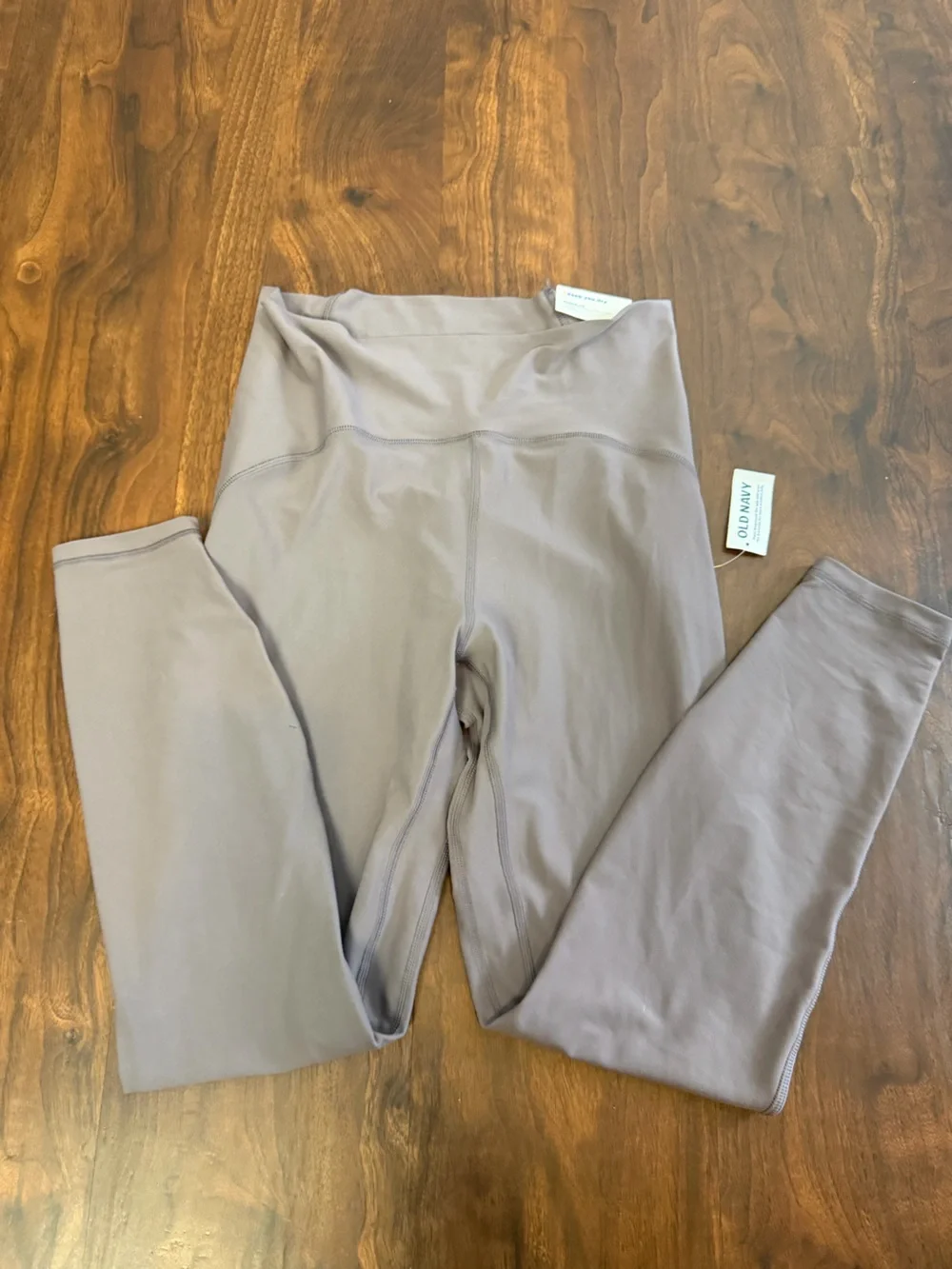 Old Navy Extra High Rise Powerlite 7/8 Leggings Mauve color.